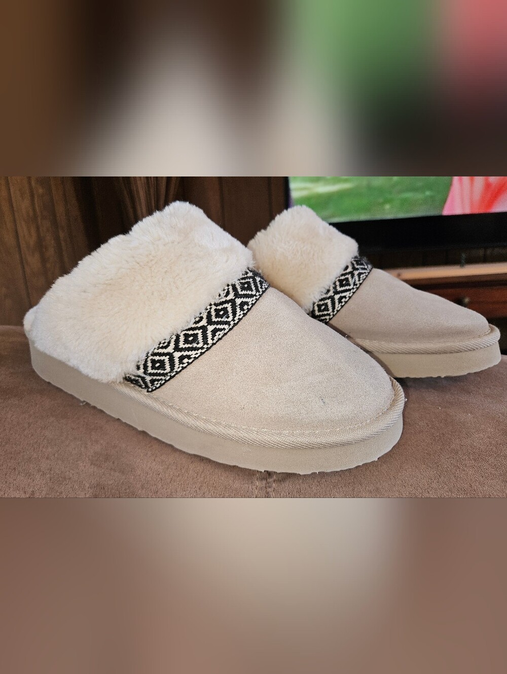 Minnetonka Sz 8 Corie Scuff Slippers